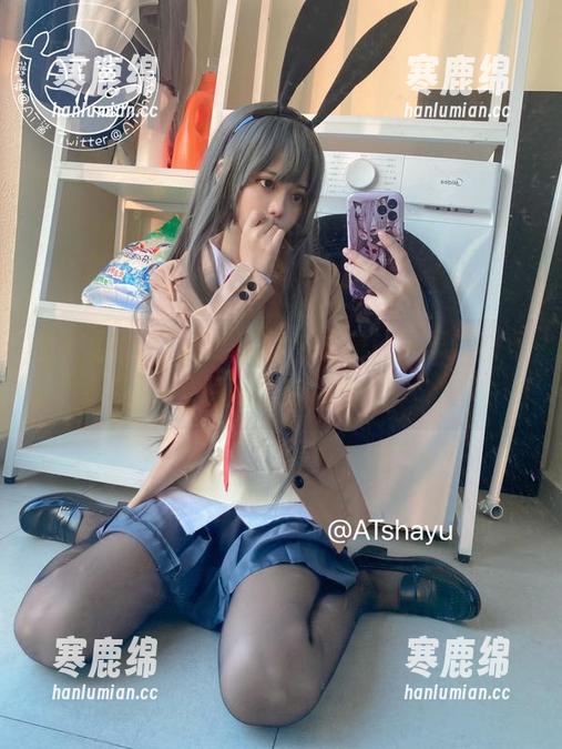 图集里的AT鲨连衣裙，真是让人忍不住多看两眼，哈哈哈！