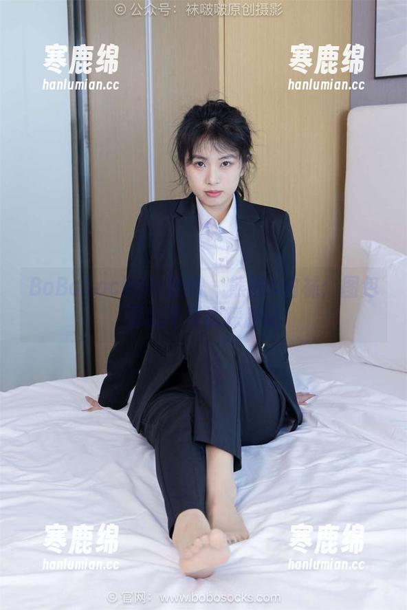BoBoSocks袜啵啵 - 熊熊&白袜：图包里的不靠谱踩脏记
