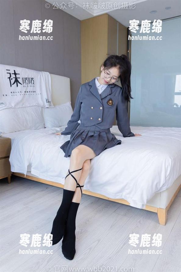 BoBoSocks袜啵啵 - 甜甜圈的私房图集：旅拍时，总是要藏点好东西吧？