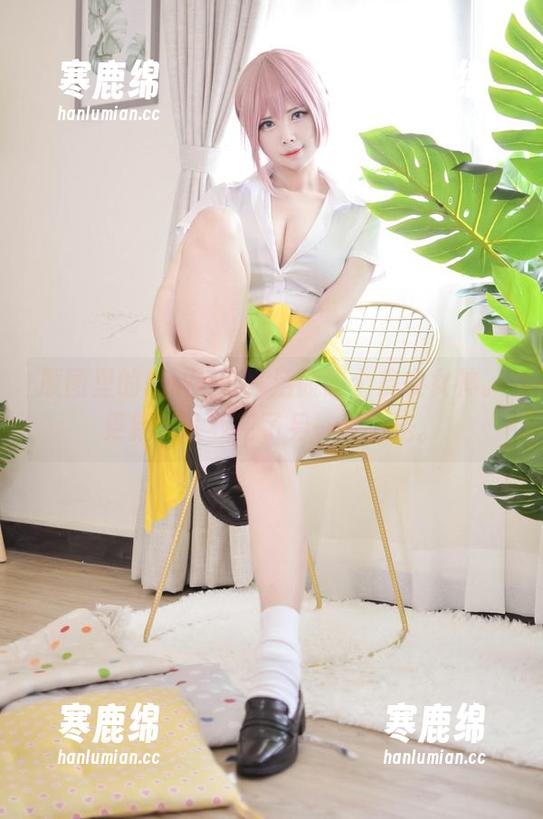原图里的KaYa萱，活脱脱个皮衣女神。更新后让我有了另一种想法。