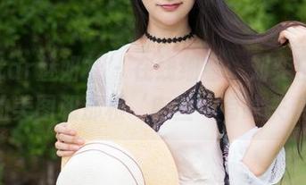 MiStar魅妍社 – 在线细看：刘奕宁Lynn的美图和那根‘肉丝’有啥关系？