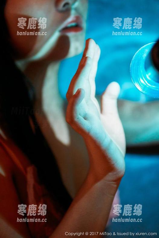 MiiTao蜜桃社 - 办公室里的定制写真，李梦婷的“职场”新风尚！