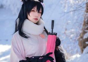 Neko薇薇的巫女，说实话，高清效果让我觉得她快要从图库里步出来了！