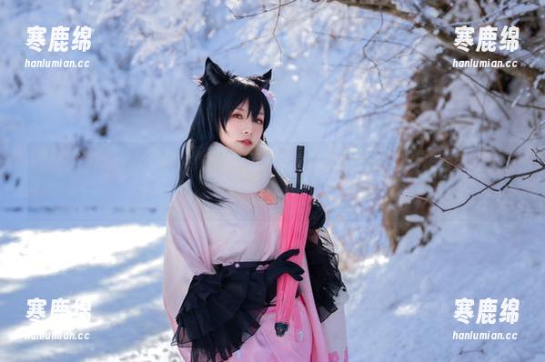 Neko薇薇的巫女，说实话，高清效果让我觉得她快要从图库里步出来了！