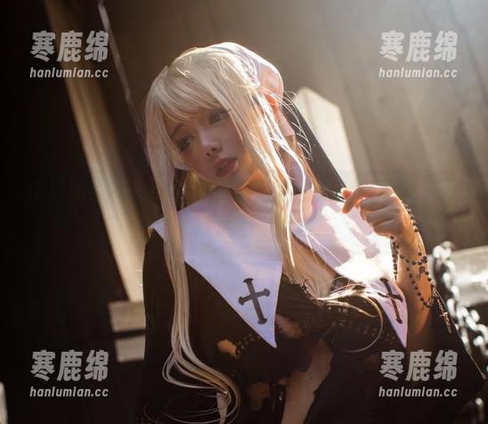 疯狂翻看NinJa阿寨寨的高清图集，光是OL液化上衣就值回票价啊！