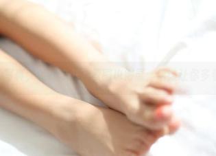 ROSI的写真，丝袜之外，原图也得瑟，活该让你多看几眼！