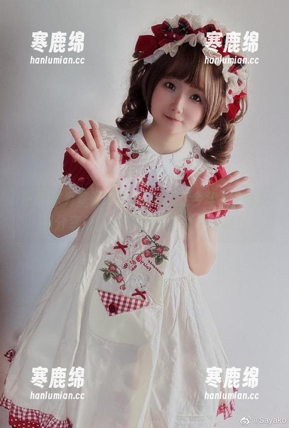 吊带作为基调，Sayako＿今年4岁的美图分享让人肆意遐想，真不错啊！