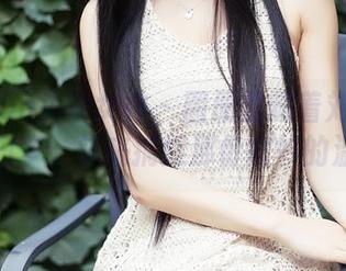 TouTiao头条女神 – 图册里藏着刘雨露的夏日梦，快来捕捉那份微妙的温度