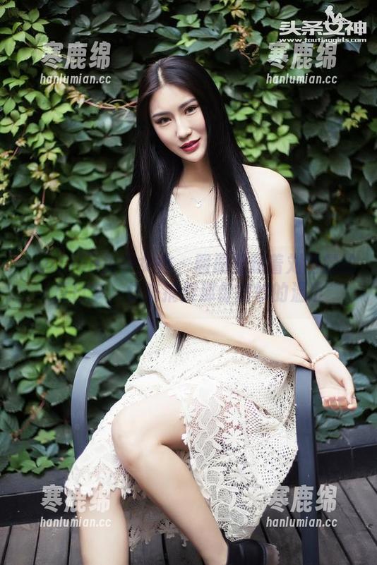 TouTiao头条女神-刘雨露 TouTiao头条女神 - 图册里藏着刘雨露的夏日梦,快来捕捉那份微妙的温度