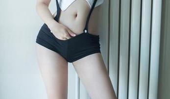 TuiGirl – 更新！李丽莎教室里的一瞬，猜猜她在默默做什么？