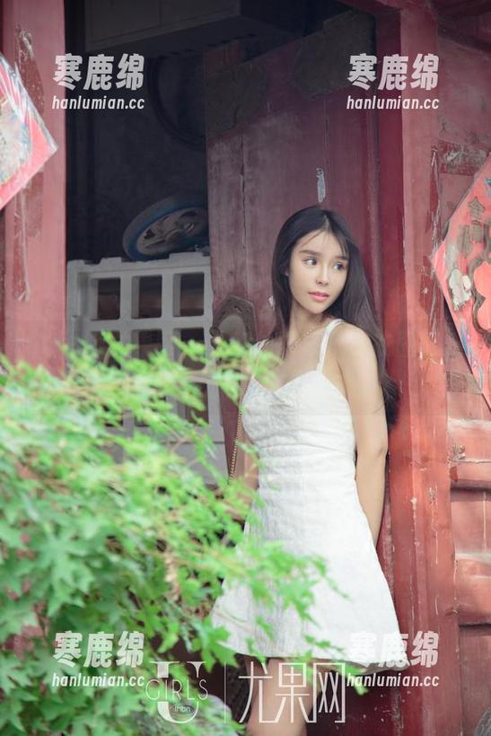 UGirls尤果网 - 最新！李凌子泳衣图包，感觉泳池的水都在冒泡呢。