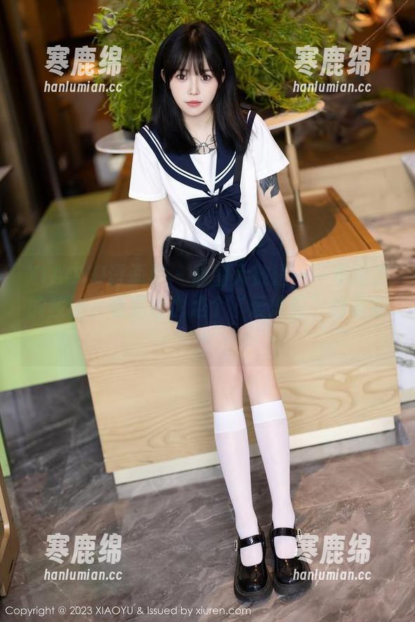 XIAOYU语画界 - 原图大放送——李丽莎的校服，看见她也是个“爱捣蛋”的乖宝！