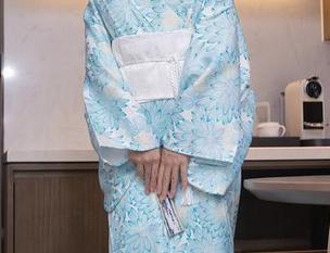 Xiuren秀人网 – 还想再看一遍！于诺诺ise的女仆写真，拿拖把也能撩人吗？