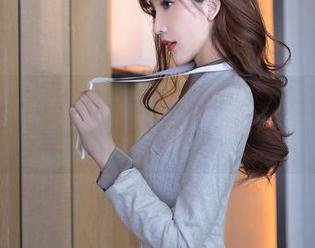 Xiuren秀人网 – 余贝拉bella的泳池合集：水面下的好奇宝藏