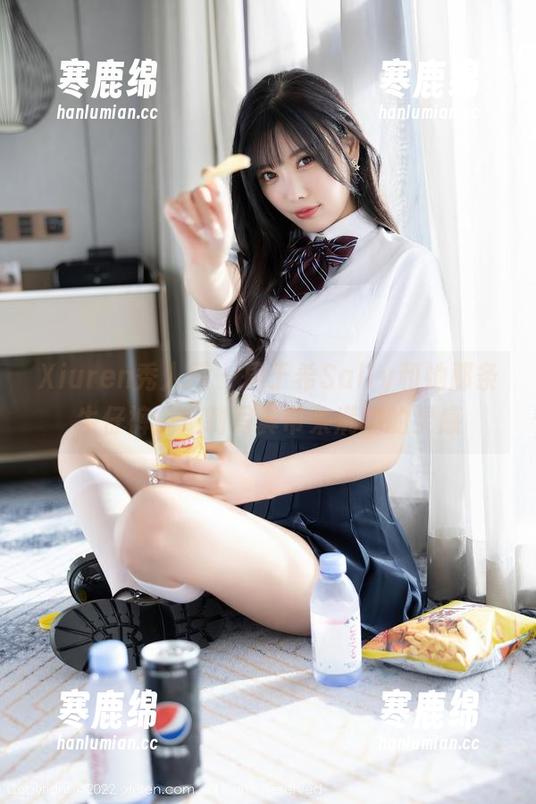 Xiuren秀人网 - 周于希Sally和她那条牛仔裤：定制写真带来满满的灵感