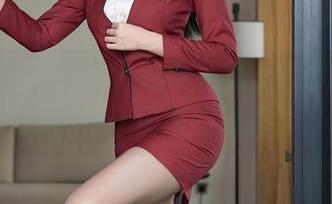 Xiuren秀人网 – 眼镜私拍，带你瞟一眼小樱koko图集的两面性。