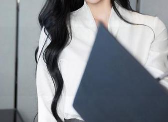 Xiuren秀人网 – 林文文：在“办公室”中，不只定制图片，路过的饮水机也在偷偷侧目！