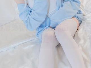 Yiko湿润兔和她的短裙作品，一言不合就让人走神。