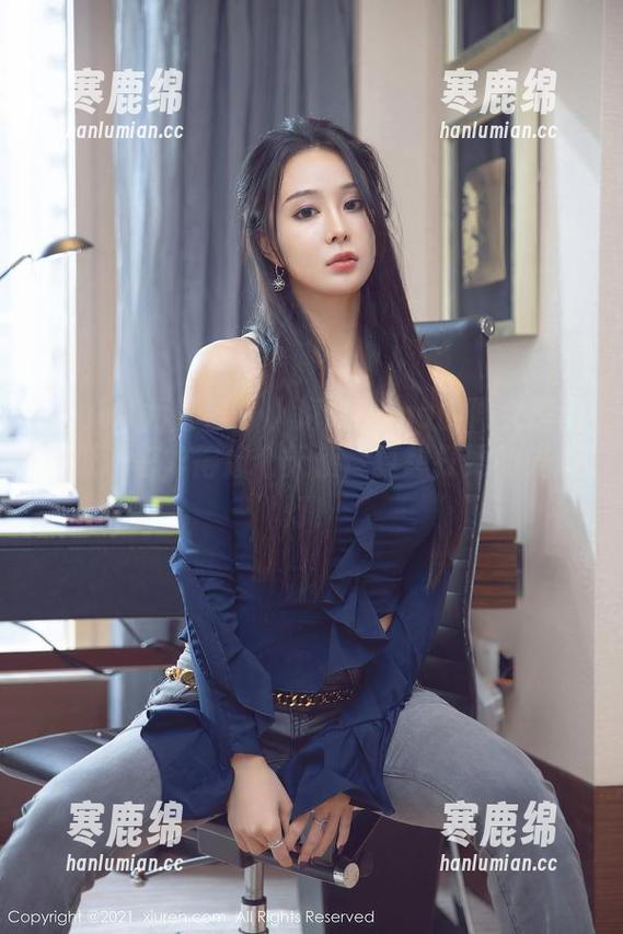 YouMi尤蜜荟 - 小海臀Rena的修女原图：低调奢华得像个天使，真想打她的光明灯！