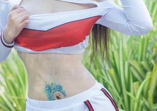 YouMi尤蜜荟 – 牛仔裤套图大公开，小茶茶tea的时尚秘籍：摄影师每次都要给我提点意见。