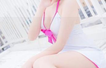 瞧瞧这Yuki亭的美脚，下载一张，给它画个边框挂墙上吧！