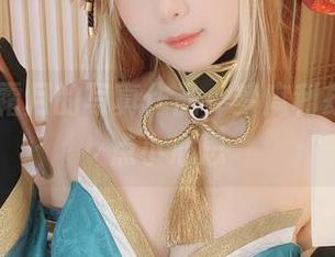 shimo霜月的写真作品，梦魔利兹露了一点小心思