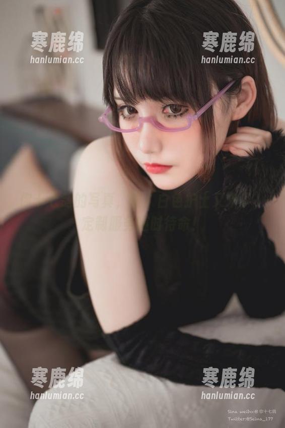你十七鸽的写真，唉，白色护士又来了，定制服务随时待命！