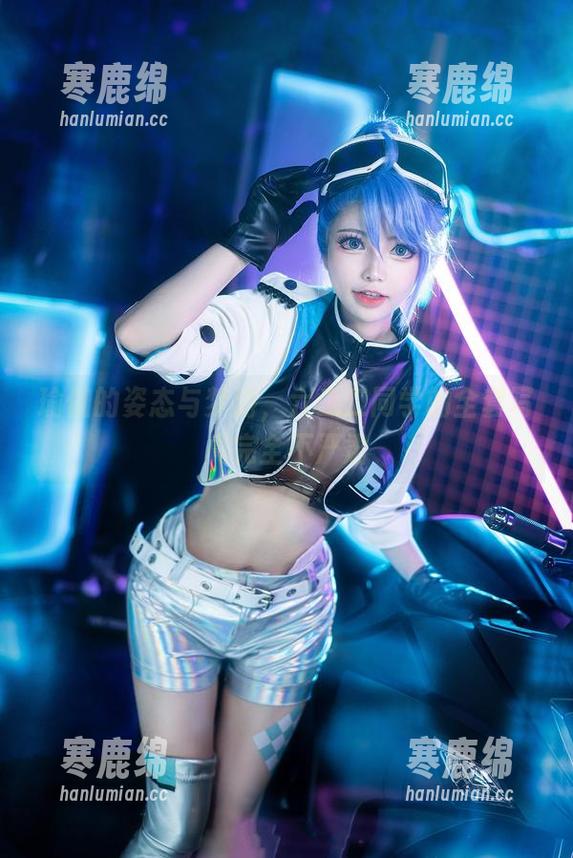 瑜伽的姿态与梦游，六二二同学的全套写真完全不严肃