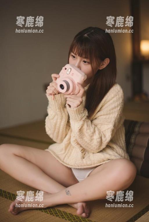 在蛇喰梦子的境界中，凛子酱的写真美得让人心驰神往!