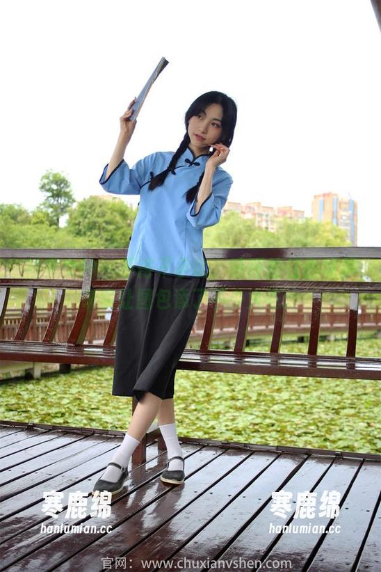 初夏女神 - 不得不承认，环环的红色球服确实让图包添了不少火花。