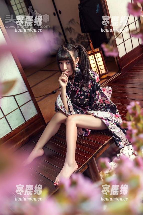 头条女神-筱溪 头条女神 - 筱溪泳衣新照,潜水?不,前方有迷人的身影。