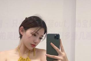 微密圈 – 只看白色套装out，奶宝妹纸的私拍美图让人忍不住想多看几遍！