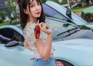 这组职业装cos，妍子坚不可摧真的把“严谨”变得“好看”了，画面高清得不行