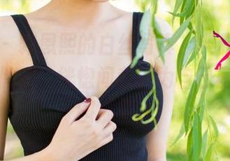 尤果网 – 韩恩熙的白丝写真，典雅中藏着一点小俏皮，恍惚间我以为自己回到了校园那年。