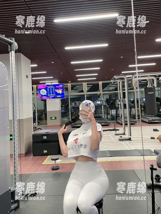 微密圈 - 左公子666图集：看大米熊翘臀，缺失点耗子撕心裂肺的爱情！