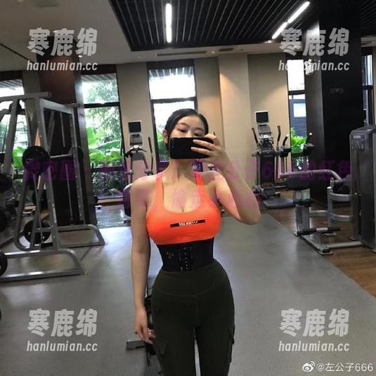 微密圈 - 图包分享！看左公子666的红色包臀，偷走小心心