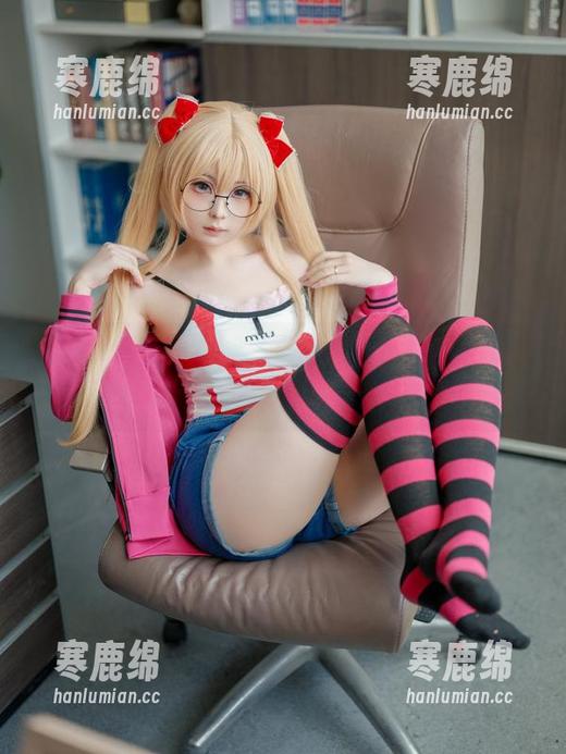幼水铃衣的兔子洞里，最新写真集全集，真的很想和初音抓个迷藏。