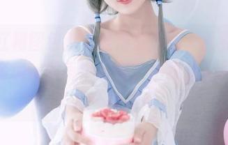 所有红裙图包都不是那么重要，重要的是弥音音ww的每个表情，把我整个人带入了另一种状态。