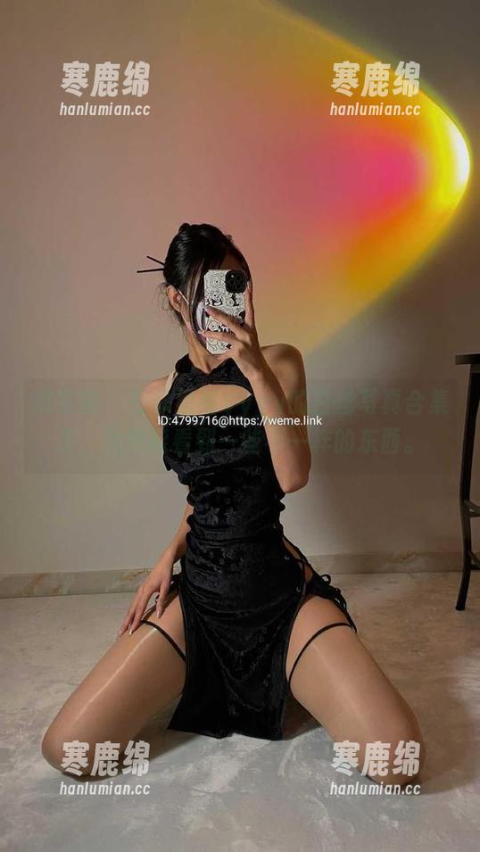 徐绾绾yyyy 微密圈 - 在徐绾绾yyyy的白丝写真合集里,竟然能看到一些不一样的东西。