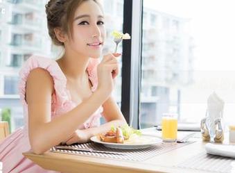 推女神 – 套图+泳池=谭晓彤的个人秀场，小心你的心脏