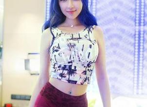 推女郎 – 你也觉得梁棋棋穿红裙的样子特别到位吗？最新美图，我只是路过，但这画面让我停留了几秒。