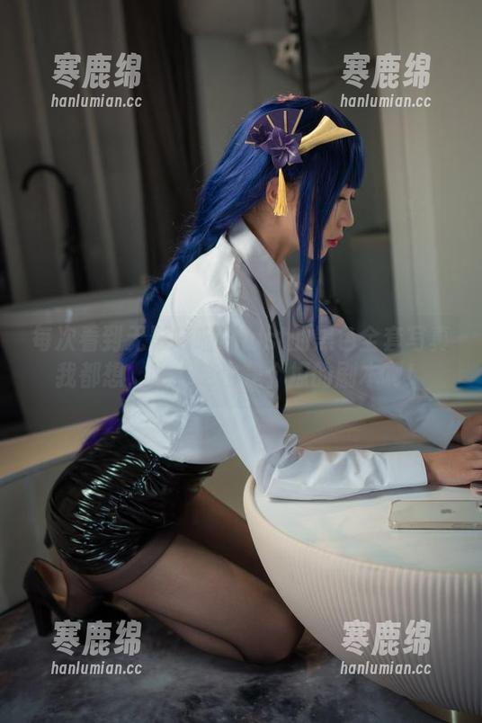 每次看到无影喵喵Ghost的黑色全套写真我都想，喵，这也是个撩的剧本啊！