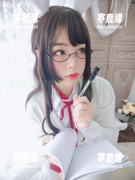 杏子夫人红裙飘飘，福利图片里的每个细节都让人想多看几眼？
