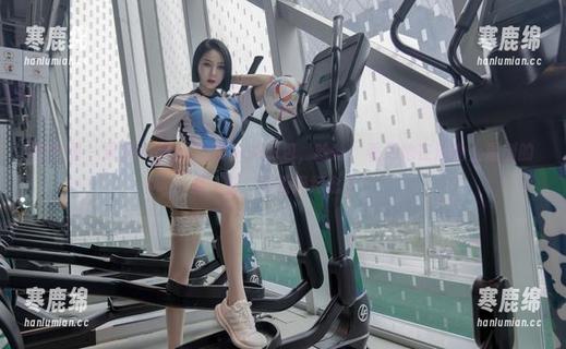 微密圈 - 果儿Victoria的户外图包，哈哈，看到她在泥地上滑倒的那一刻，太值得纪念了！