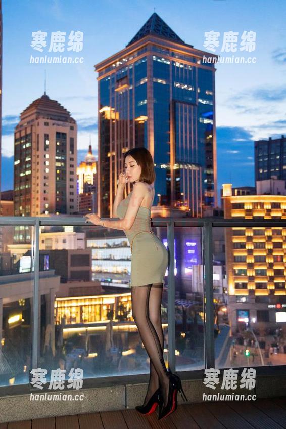 微密圈 - 果儿Victoria的翘臀蜜腿，无圣光也能很有氛围