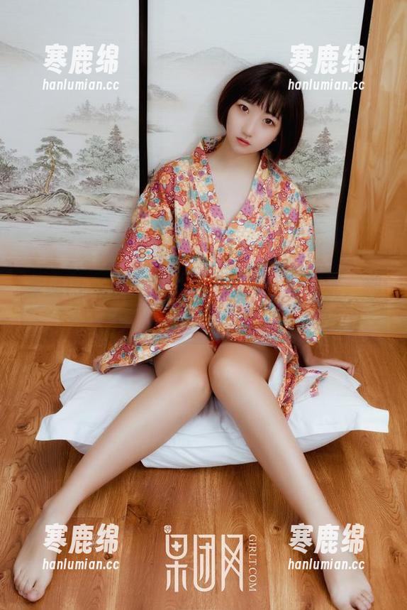 果团网-裴希西 果团网 - 裴希西的白丝写真,情绪呢,别闹