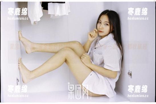 果团网 - 龚玥菲全套白色探险，只想把她的每一张图片都收藏起来。