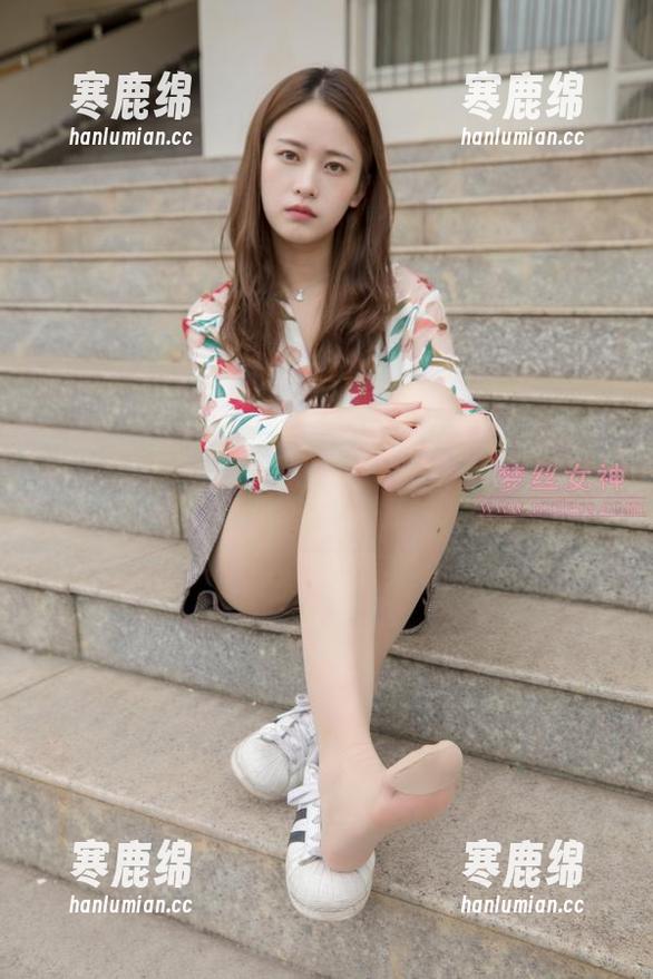 梦丝女神 - 乔儿的“无圣光”挂带秀，原来吊带也能这么任性？