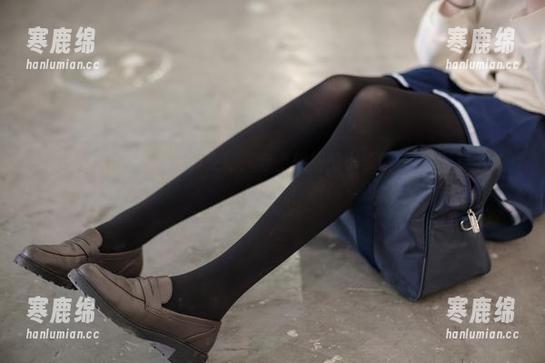 森萝财团 - 吸吸的写真更新：穿上旗袍的小萝莉，总能勾起我的少女心！