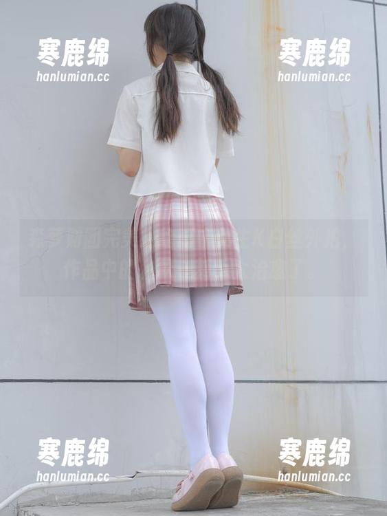 森萝财团完美描绘高中女生K白丝外拍，作品中的轻松一刻，太治愈了。